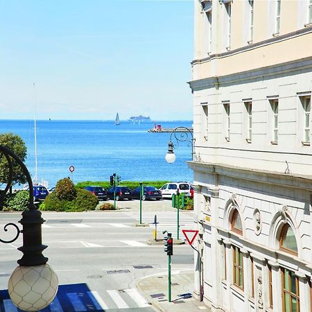 Youme Design Place Hotel Триест Экстерьер фото