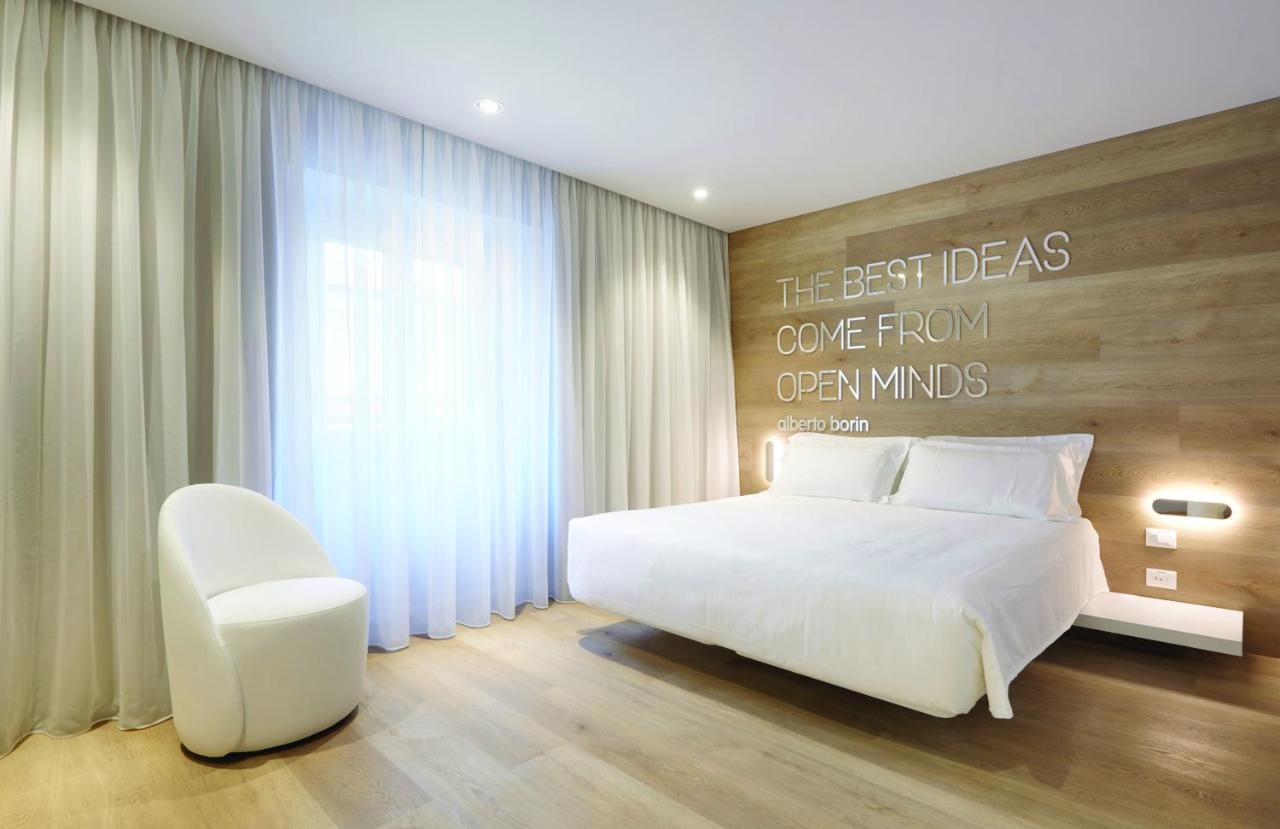 Youme Design Place Hotel Триест Экстерьер фото