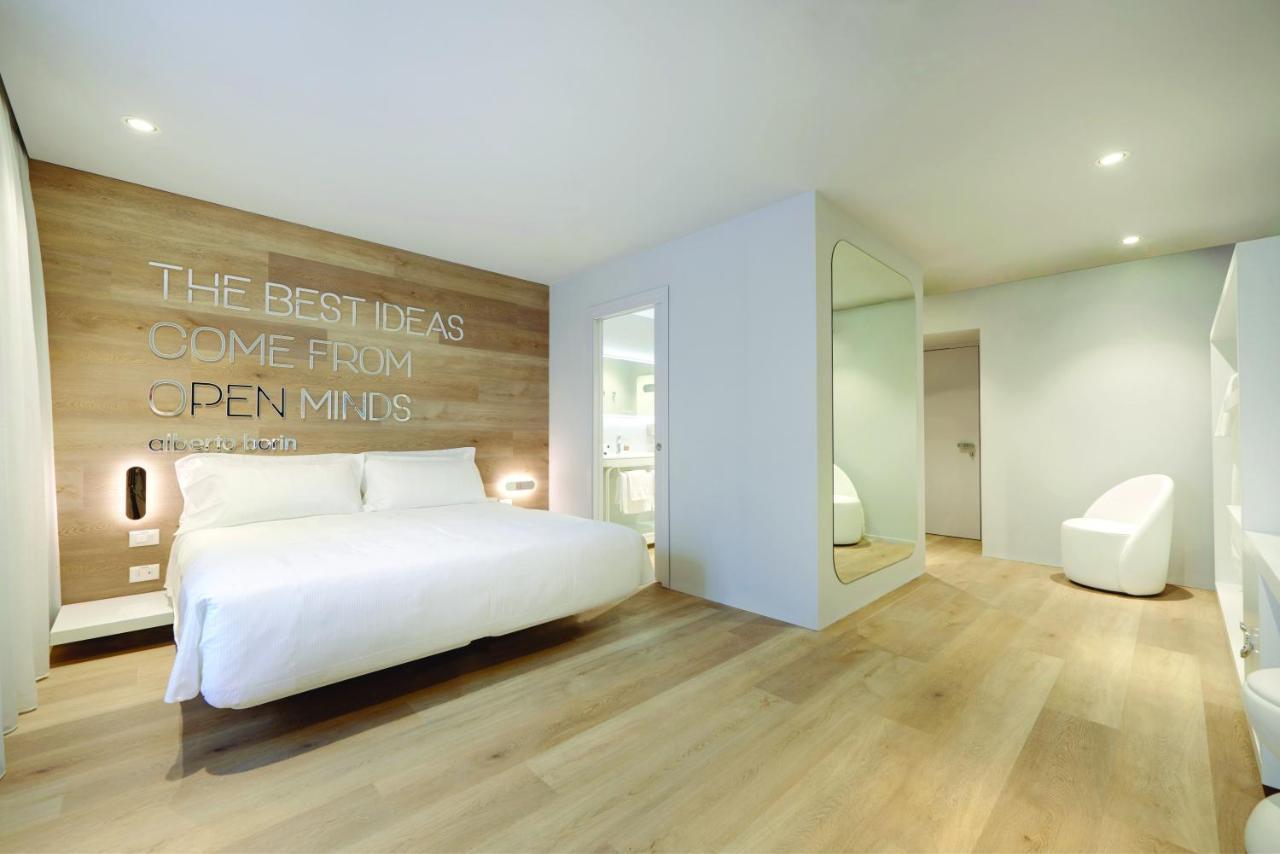 Youme Design Place Hotel Триест Экстерьер фото