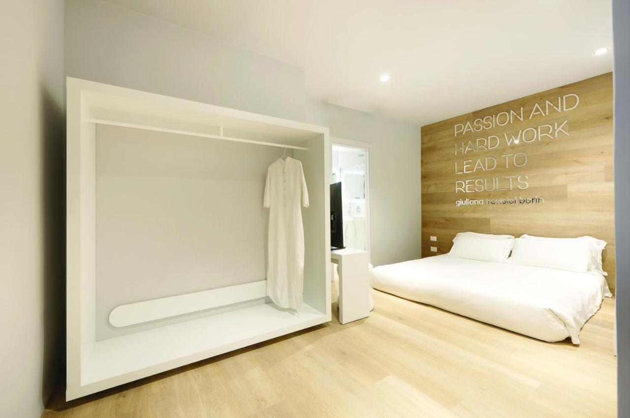 Youme Design Place Hotel Триест Экстерьер фото