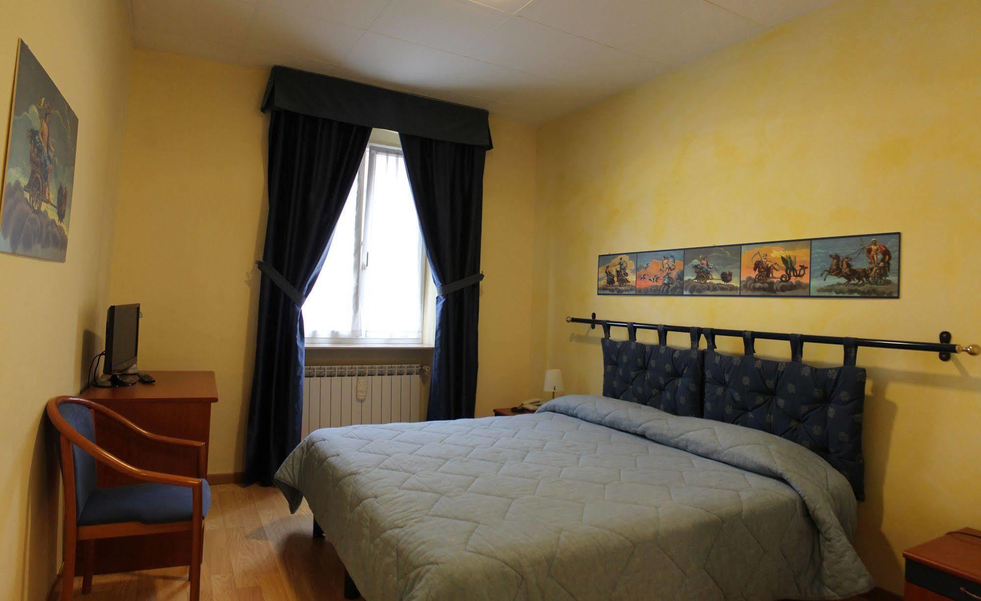 Youme Design Place Hotel Триест Экстерьер фото