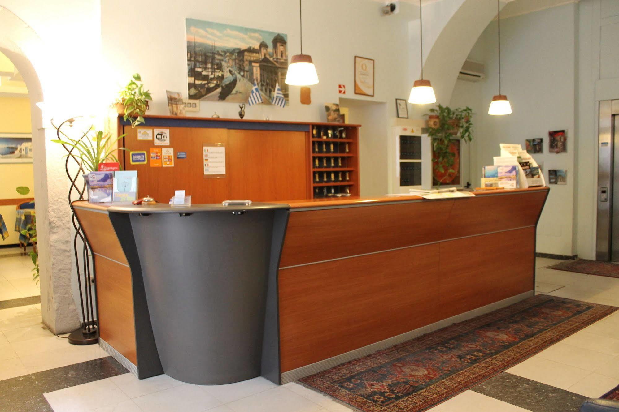 Youme Design Place Hotel Триест Экстерьер фото