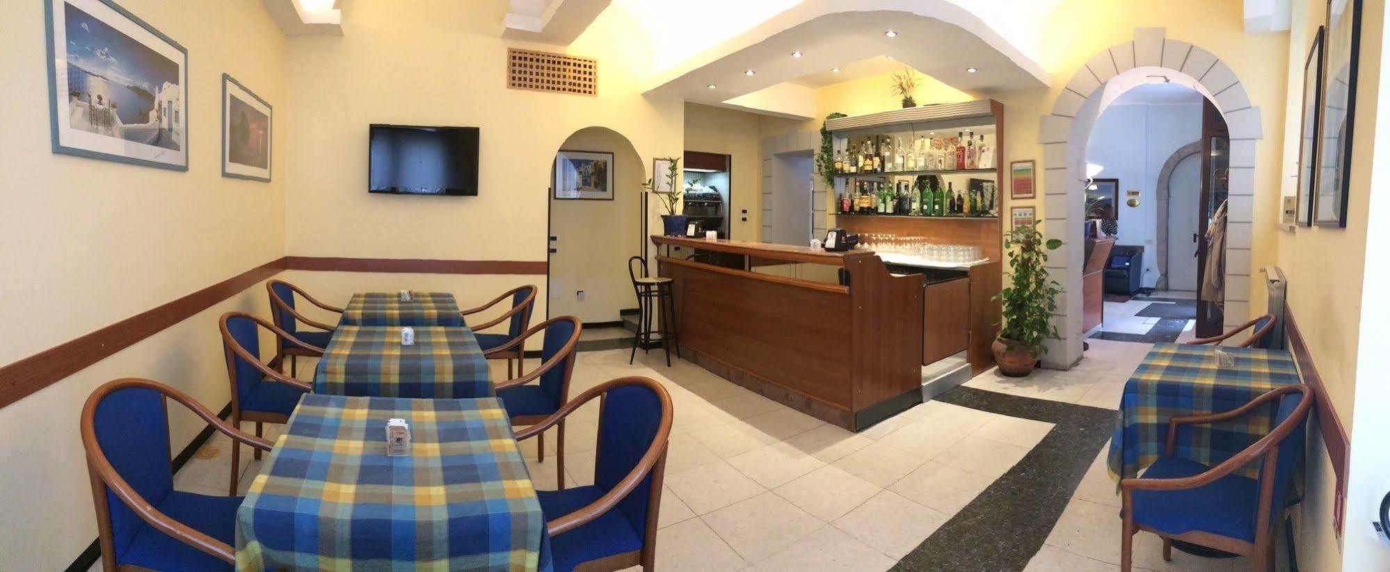 Youme Design Place Hotel Триест Экстерьер фото
