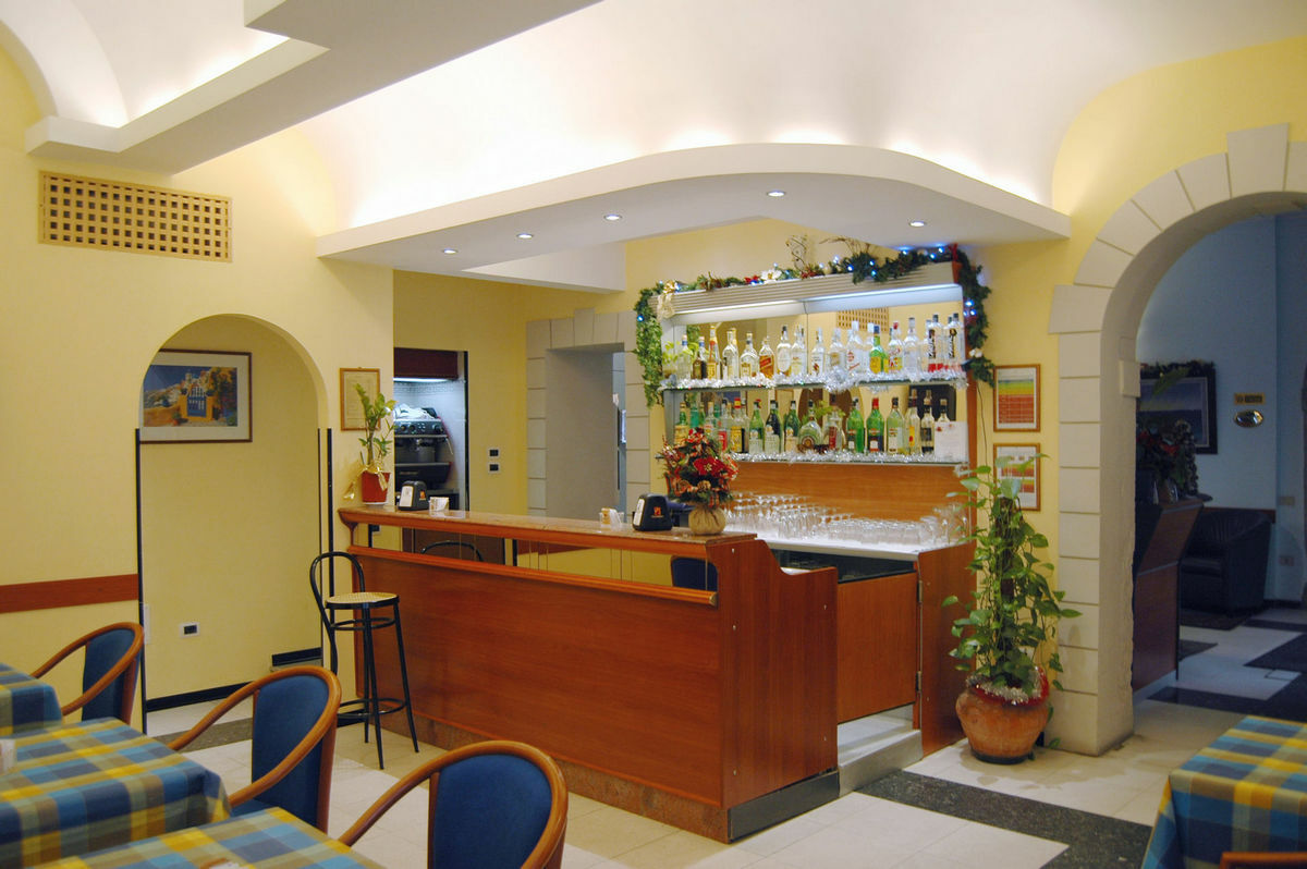 Youme Design Place Hotel Триест Экстерьер фото